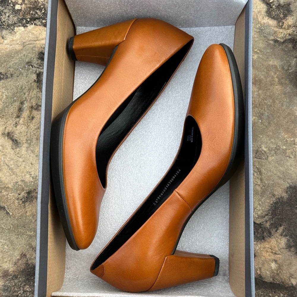 ECCO Women's Tan Leather Heels pump - Picture 8 of 9